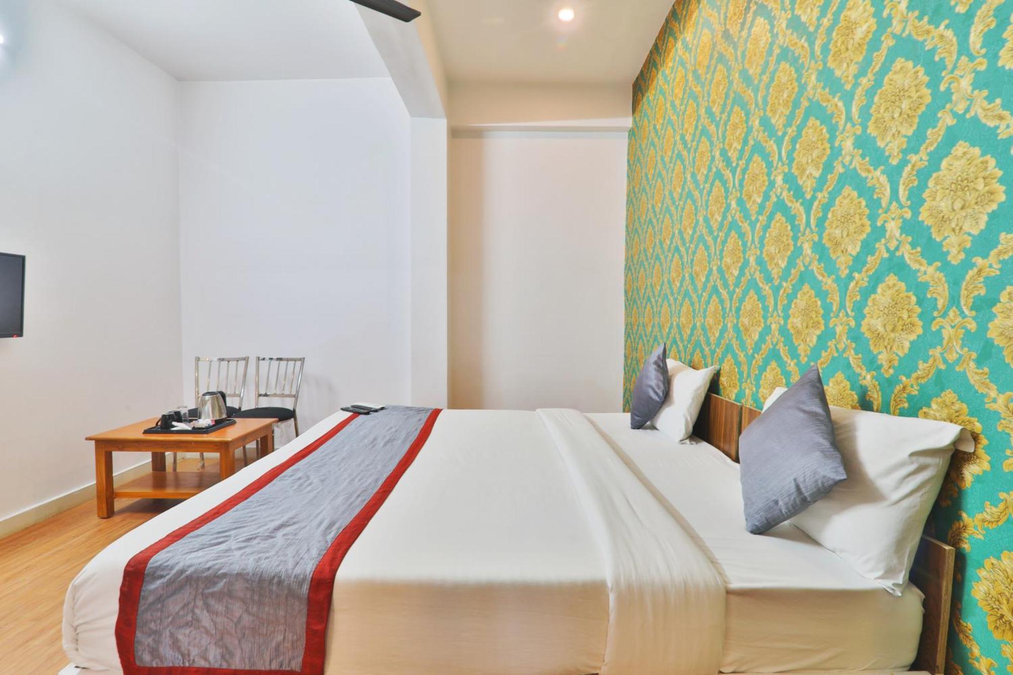 Divine Glory Hotel Lucknow Bagian luar foto