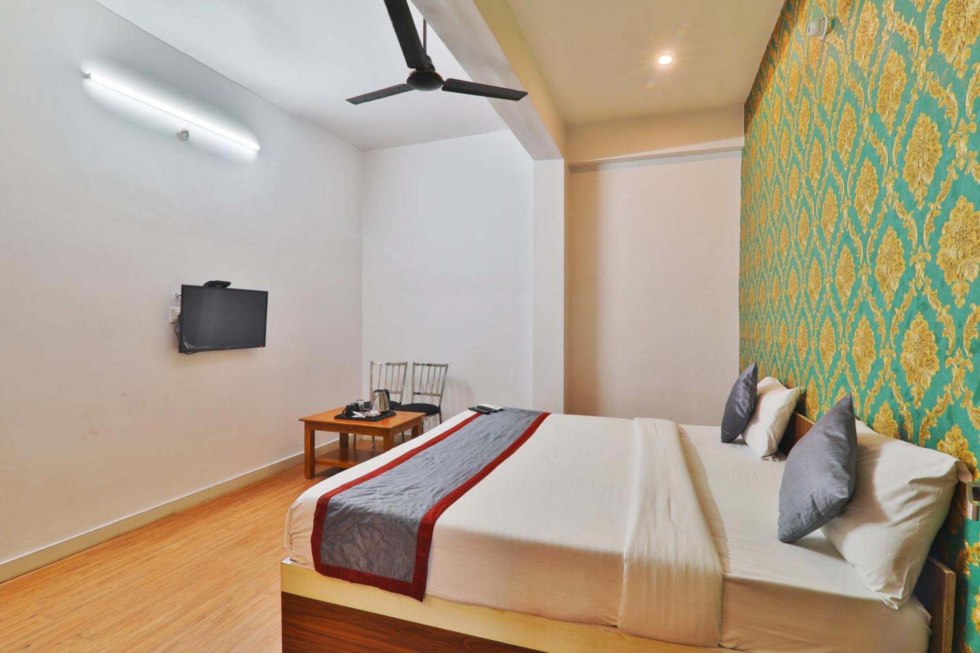 Divine Glory Hotel Lucknow Bagian luar foto